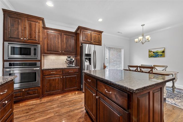 2003 NE Steinbeck Drive, Bentonville, AR 72712