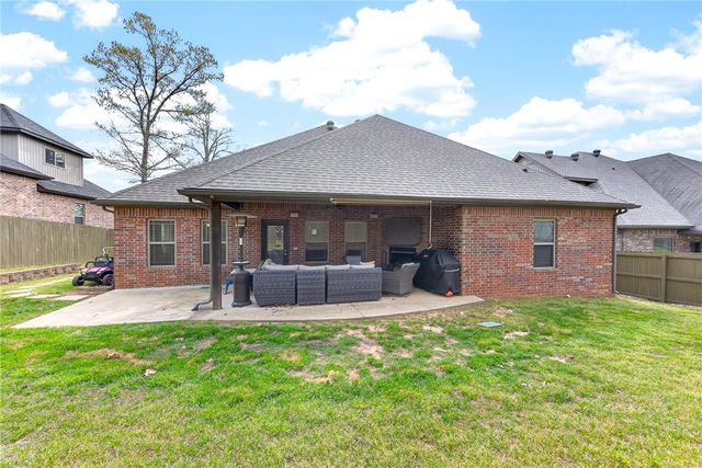 2003 NE Steinbeck Drive, Bentonville, AR 72712