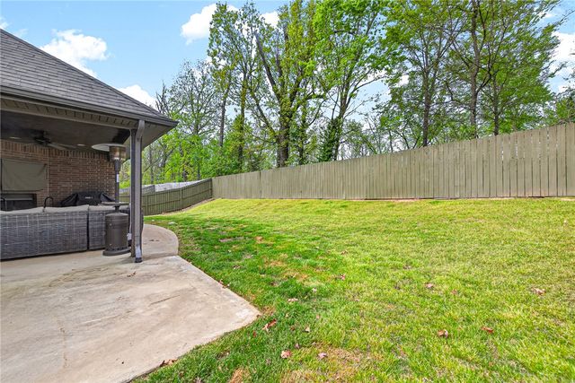 2003 NE Steinbeck Drive, Bentonville, AR 72712