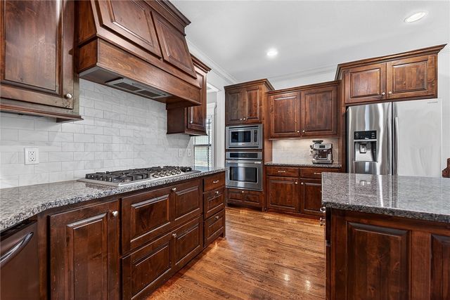 2003 NE Steinbeck Drive, Bentonville, AR 72712