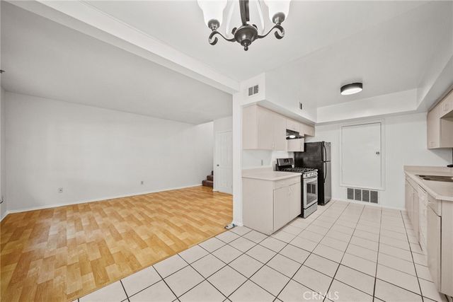 11725 Lemay Street 6, North Hollywood, CA 91606