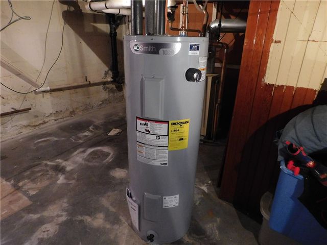 14 Westfield Road, Warwick, RI 02888