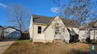 1104 W 6th St Street, Sioux Falls, SD 57104