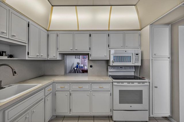 6731 Cypress Road 402, Plantation, FL 33317