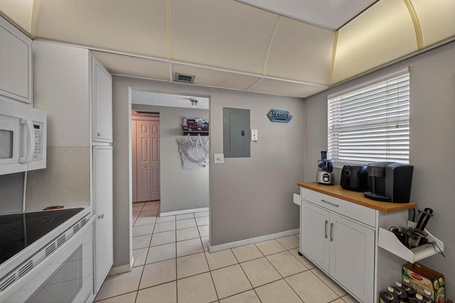 6731 Cypress Road 402, Plantation, FL 33317