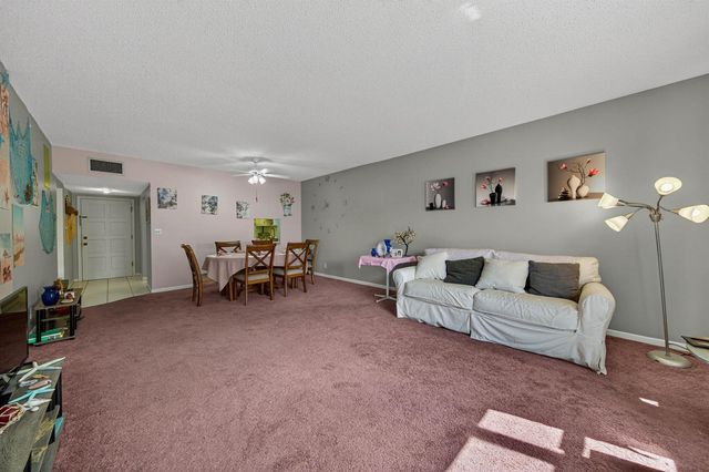 6731 Cypress Road 402, Plantation, FL 33317