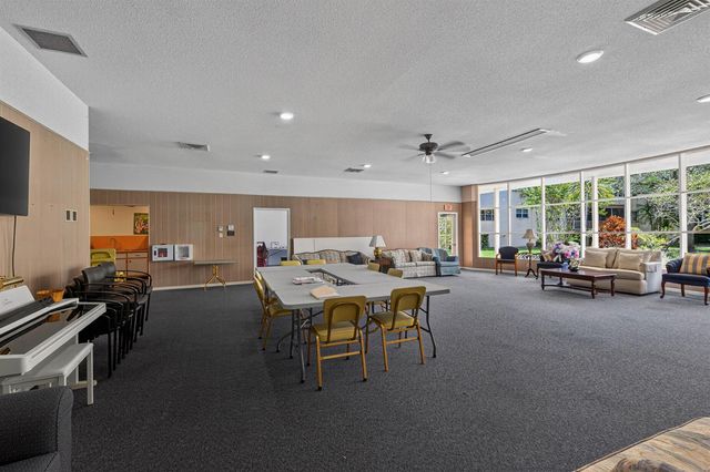 6731 Cypress Road 402, Plantation, FL 33317
