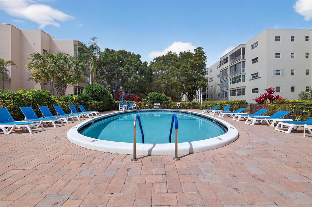 6731 Cypress Road 402, Plantation, FL 33317