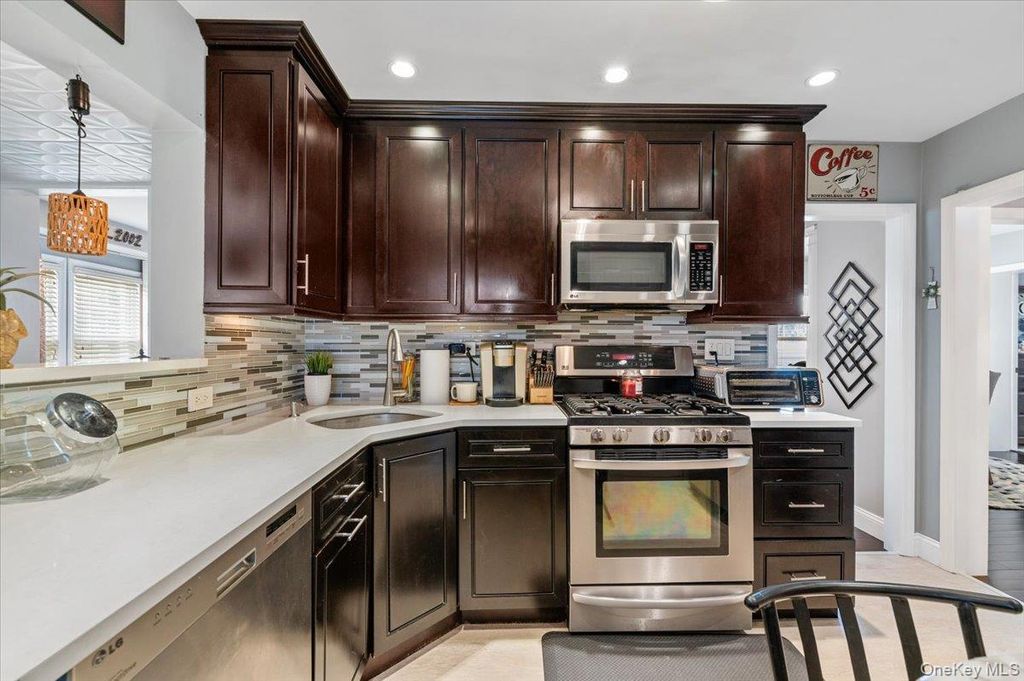 11 Belt Street, North Bellmore, NY 11710 — photo 4