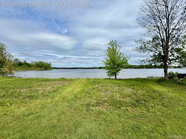 1673 Edwin Drive, Genoa Township, MI 48114