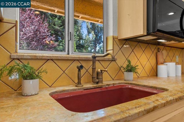1555 Pleasant Hill Road, Lafayette, CA 94549