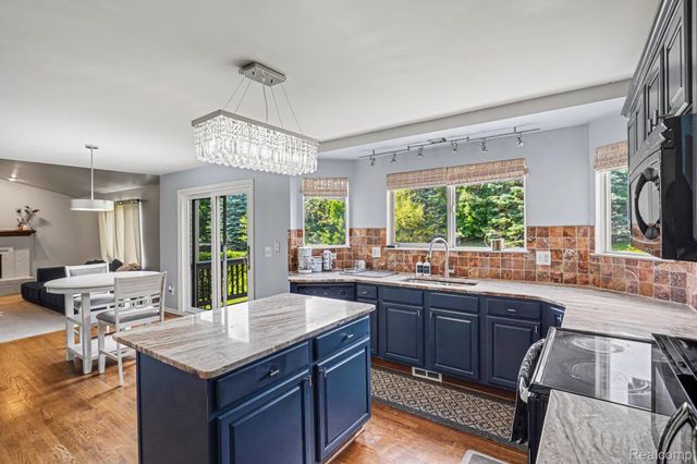25932 Cobblers Lane, Lyon Charter Township, MI 48178