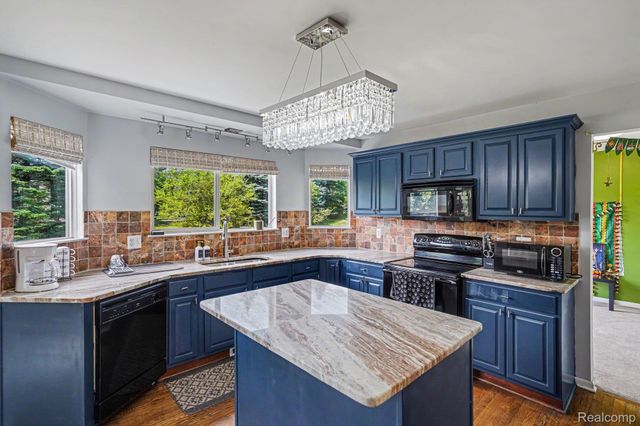 25932 Cobblers Lane, Lyon Charter Township, MI 48178