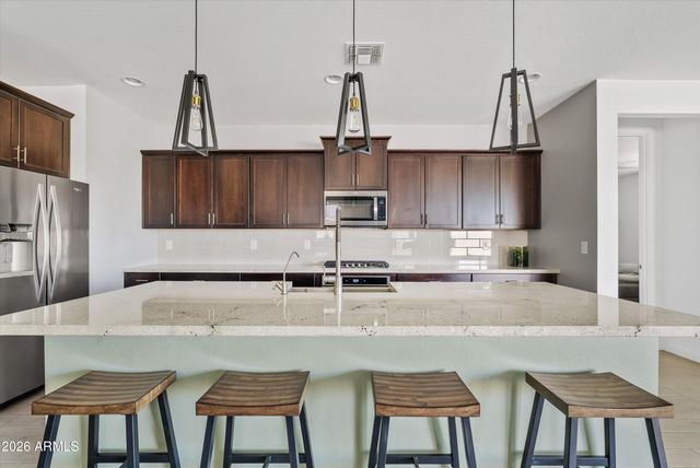 37046 N ANDRAVIDA Drive, San Tan Valley, AZ 85140