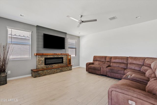 37046 N ANDRAVIDA Drive, San Tan Valley, AZ 85140