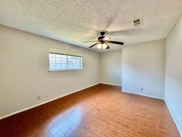 912 S 21st Street, Nederland, TX 77627