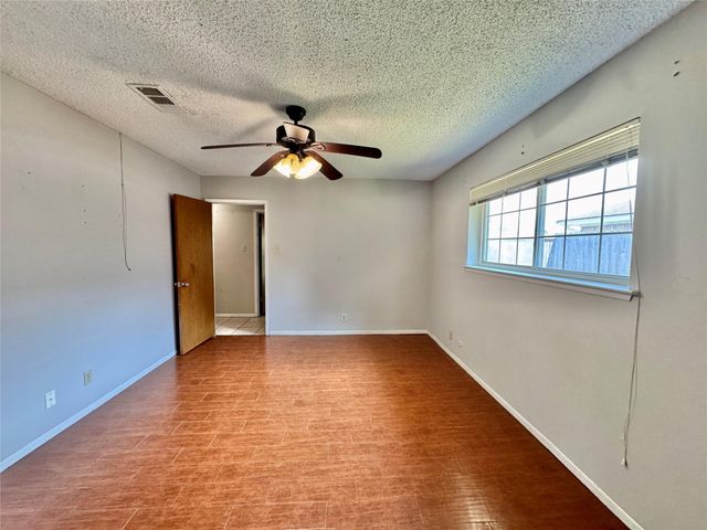 912 S 21st Street, Nederland, TX 77627