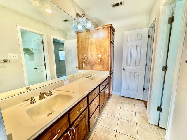 912 S 21st Street, Nederland, TX 77627