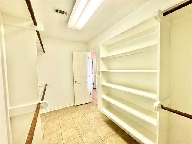 912 S 21st Street, Nederland, TX 77627