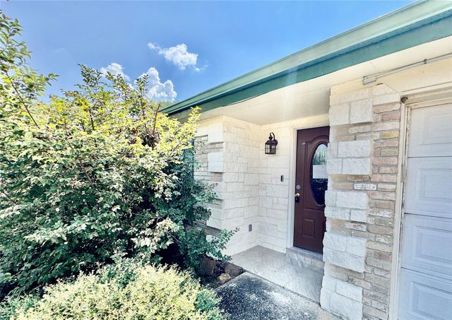 912 S 21st Street, Nederland, TX 77627