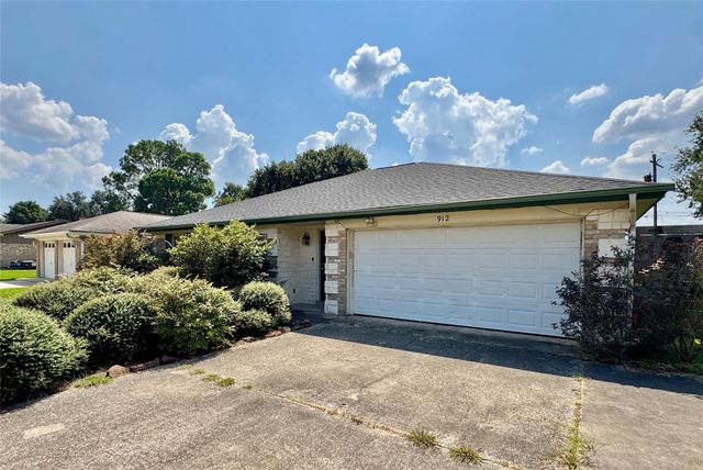 912 S 21st Street, Nederland, TX 77627