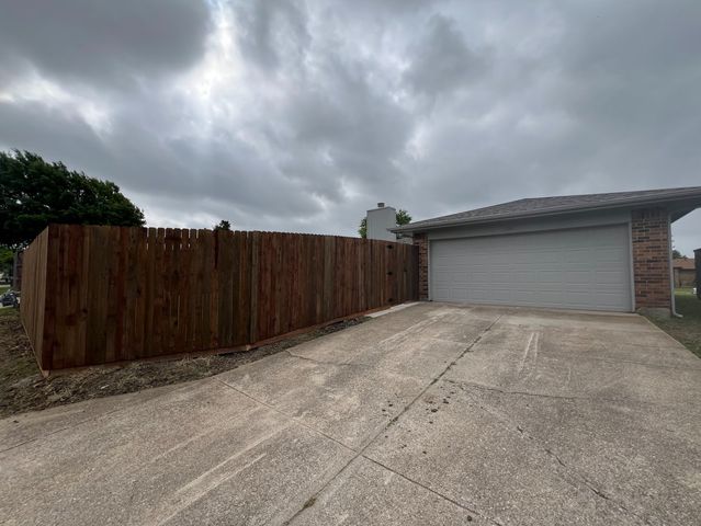 1741 Clarendon Drive, Lewisville, TX 75067