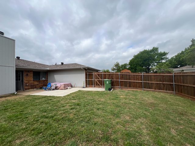 1741 Clarendon Drive, Lewisville, TX 75067