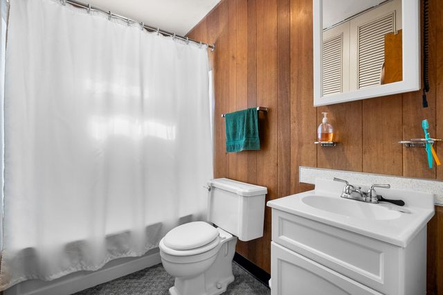 5943 S 6th Street, Kalamazoo, MI 49009