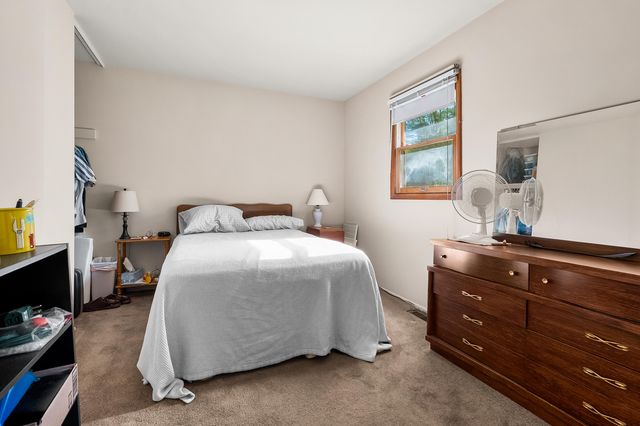 5943 S 6th Street, Kalamazoo, MI 49009