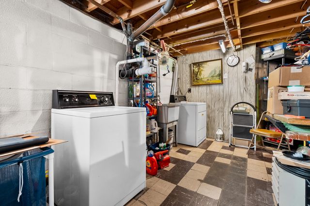 5943 S 6th Street, Kalamazoo, MI 49009