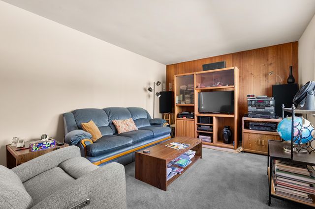 5943 S 6th Street, Kalamazoo, MI 49009