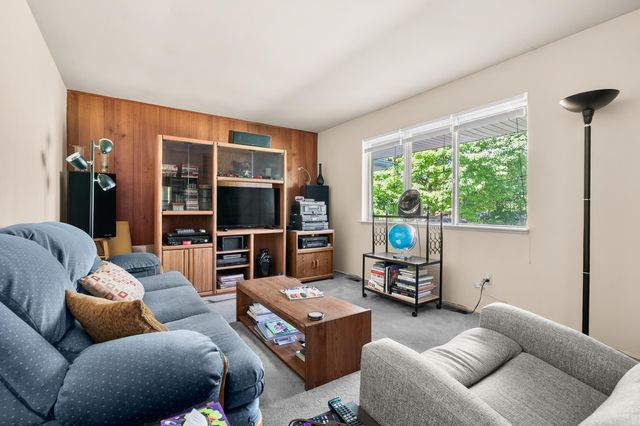 5943 S 6th Street, Kalamazoo, MI 49009