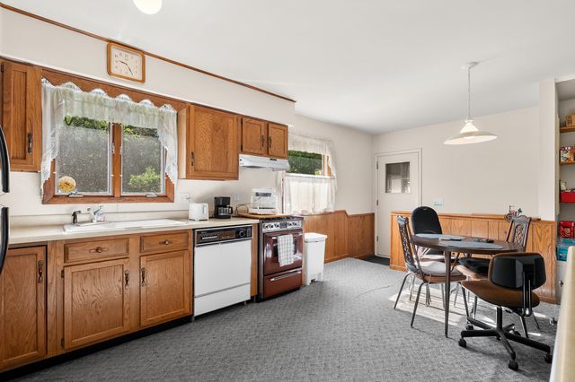 5943 S 6th Street, Kalamazoo, MI 49009