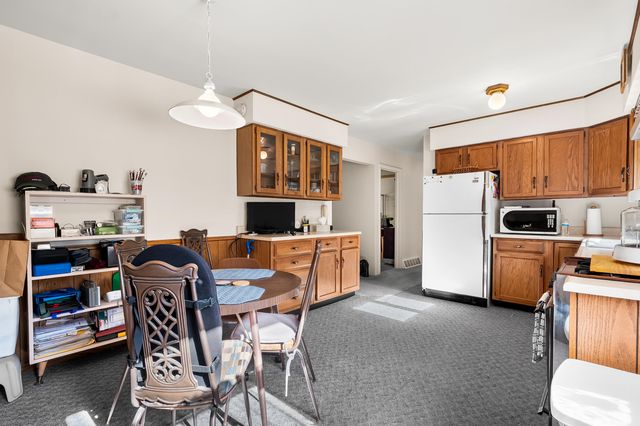 5943 S 6th Street, Kalamazoo, MI 49009