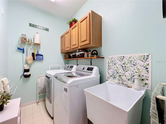3365 STERLING LAKE CIRCLE, Oviedo, FL 32765