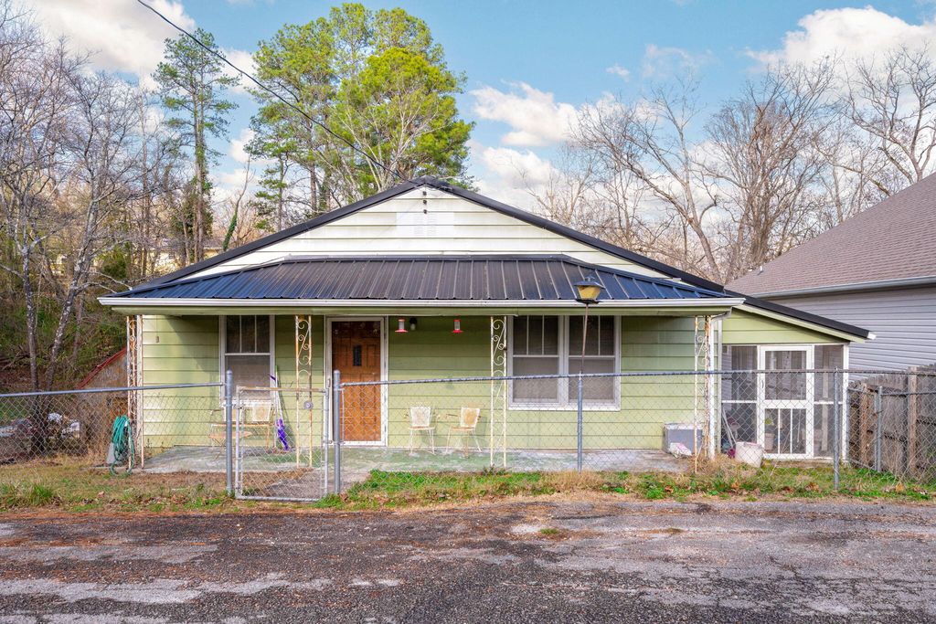 1329 Hixson Avenue, Hixson, TN 37343