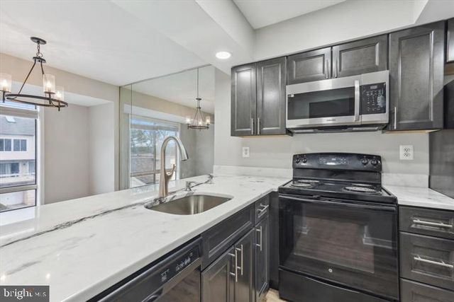 9861 LAKE SHORE DR, Gaithersburg, MD 20886