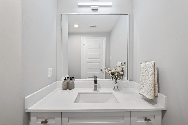 1122 W 16th Street D, Houston, TX 77008