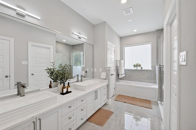 1122 W 16th Street D, Houston, TX 77008