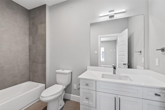 1122 W 16th Street D, Houston, TX 77008