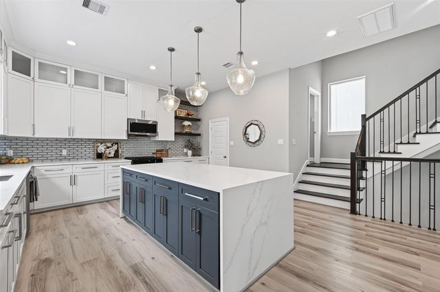 1122 W 16th Street D, Houston, TX 77008
