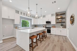 1122 W 16th Street D, Houston, TX 77008