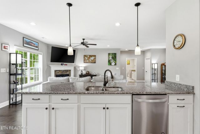 1290 Harrison Rd, Lenoir City, TN 37771