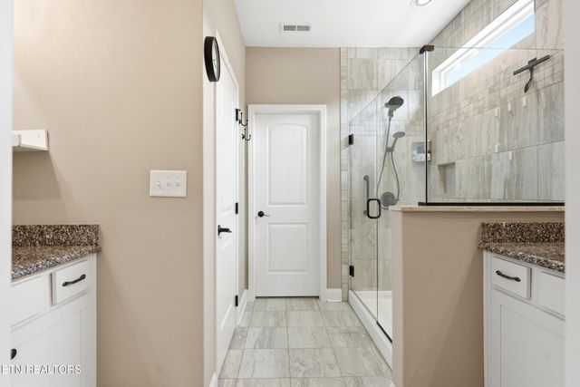 1290 Harrison Rd, Lenoir City, TN 37771