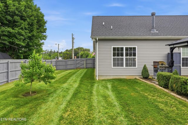 1290 Harrison Rd, Lenoir City, TN 37771