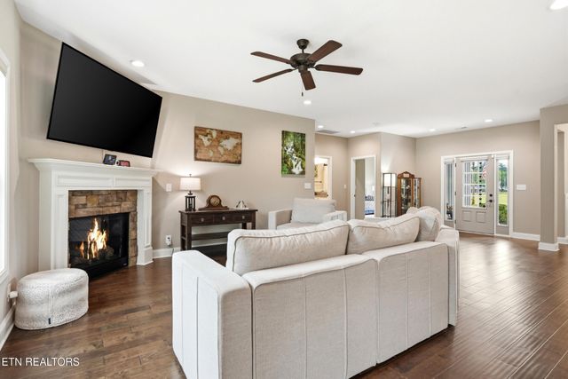 1290 Harrison Rd, Lenoir City, TN 37771