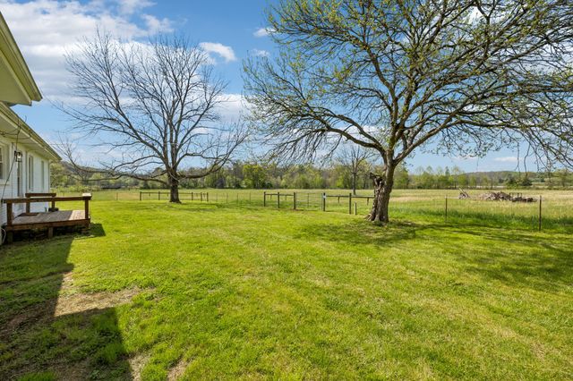 570 Piney Rd, W, Dickson, TN 37055