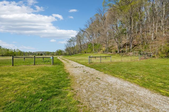 570 Piney Rd, W, Dickson, TN 37055