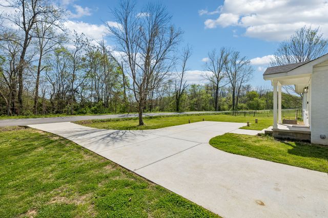 570 Piney Rd, W, Dickson, TN 37055
