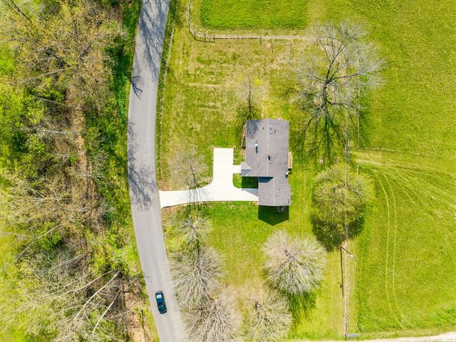 570 Piney Rd, W, Dickson, TN 37055